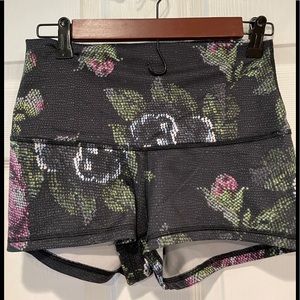 Lululemon shorts size 6